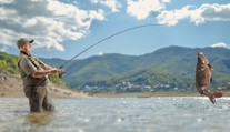 Brit ulovil z Balatonu obřího kapra. Vážil téměř 50 kilogramů