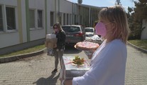 Učitelky pomohly záchranářům a lékařům: Upekly plná auta dobrot