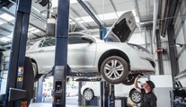 Návrh z Bruselu, který automobilkám nevoní, ale řidičům se líbí. Mohli by výrazně ušetřit