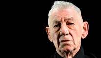 Představitel Gandalfa měl nehodu. Hvězdný herec skončil v nemocnici