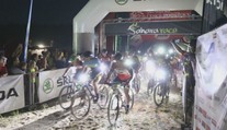 Nova Cup se jel tentokrát na písku, Dominik Hašek se nevyhnul pádům