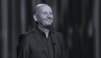 Herec David Suchařípa neunesl smrt kamaráda. Po smrti Pavla Nečase se stáhl
