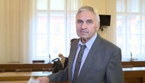 Zastřelil tchána, který týral jeho manželku. Proces mu neobnoví