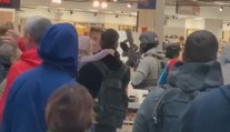 Nakupující ve smíchovském obchoďáku vyděsil opilec. Do akce musela i zásahovka