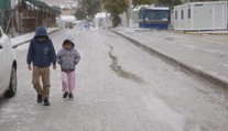 Uprchlíci v Evropě trpí kvůli mrazu. Na jejich stany napadl sníh
