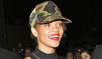 Konec spekulací! Zpěvačka Rihanna se pochlubila těhotenským bříškem