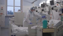 Covid bičuje jižní Moravu. Některé nemocnice zakázaly návštěvy