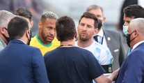 Čtyři  fotbalisty z přerušeného utkání vyšetřuje policie