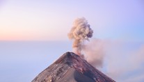 Obrovská sopka se po 700 tisících letech probouzí. Hrozí její erupce