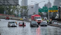 Bleskové záplavy ochromily New York, lidé se brodili, doprava zkolabovala