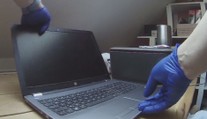 Internetové podvody za miliony korun. Policie zadržela devět lidí