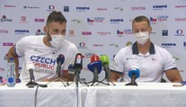 Telefon potřebuje napapat! Dostál si perfektně vystřelil ze svého parťáka