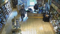 Děsivé VIDEO: V muzeu řádil poltergeist. Z polic padaly věci