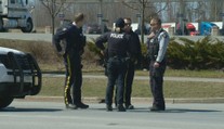 Muž převlečený za policistu postřílel za půl dne 16 lidí. Hnala ho žárlivost