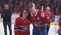 Hvězdě NHL zesnula maminka. Srdečná fanynka hráči vrátila speciální dres