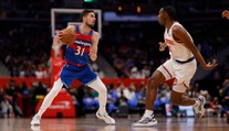Krejčího výkon na Lakers nestačil. Satoranský v noci zaznamenal čtyři body