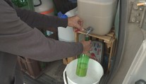 Vinaři letos sklidili úrodu dřív. Někde už vyprodali první várku burčáku
