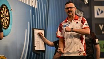Velká dávka adrenalinu! Šipkařské hvězdy skočily z nejvyšší budovy na Novém Zélandu
