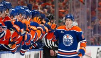 Hvězda Edmontonu hrála finále NHL se zlomenou rukou, prozradil McDavid