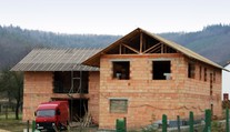 Cihly i práce dělníků stojí víc. Stavby budou dražší, varují experti