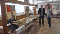 Unikátní manufaktuře koberců hrozí konec. Její gobelíny jsou i v Parlamentu
