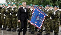 Další podivná diplomka: Problémy má i ministr obrany Metnar!