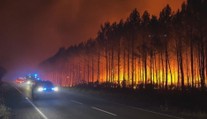 Obří lesní požáry ve Francii. Úřady musely evakuovat tisíce lidí