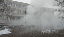 Pardubická univerzita je bez tepla. Kampus pokryla voda z rozbitého horkovodu