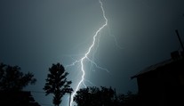 Meteorologové ohlásili dva rekordy, nejdelší blesk měřil přes 700 kilometrů!