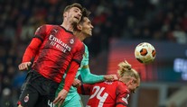 Slavii v úvodu oslabil vyloučený Diouf. V deseti vzdorovala milánskému AC marně