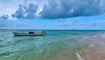 Tragédie na dovolené. V moři u resortu zemřeli čtyři turisté, unesl je silný proud