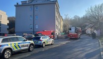 Obří požár ubytovny: Sedm zraněných, záchranáři vyslali tři vrtulníky