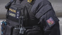 V pražské směnárně zmizel z trezoru milion a půl. Podezřelí ujeli na koloběžkách