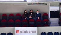 Hokejoví fanoušci zuří! Jágr byl s přítelkyní i přes zákaz v hledišti!