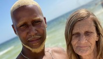 Roky se snažili o miminko. Teď ho babička (63) s partnerem (26) čekají