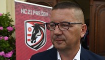 Šéfa hokejového klubu pustili na svobodu. Napadenému ale hrozí trvalé následky