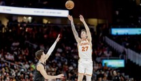 Skvělý Jokič přepsal historii NBA, dařilo se i Krejčímu