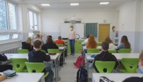 Chceme zvýšení platů a odborníky z praxe, žádají učitelé v dopise Babiše