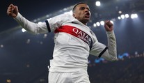 PSG nakonec slaví postup ze skupiny smrti. Newcastle v pohárech končí