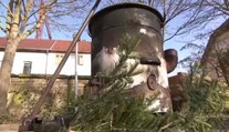 Maškary na reji strčily dívku do kotle s vařící vodou a zmizely!