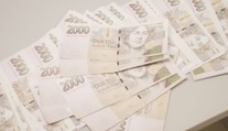 Podezřelí obelstili vkladomaty padělky. Z bank vybrali skoro milion korun