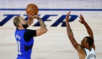 Vučevič zastínil Antetokounmpa, Bucks překvapivě padli s Orlandem