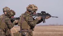 Elita české armády. Vojáci z brigády rychlého nasazení ukázali výcvik s ostrou municí