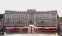 Služebnou Buckinghamského paláce zatkli. Opilá napadla manažera