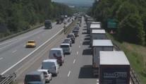 Cesta k moři bude složitá. Na dálnicích hrozí komplikace, policie vyrazila do akce