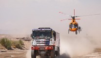 V Limě byla zahájena Dakarská Rallye: Show kamionů i tanečky!