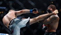 Procházkův večer v UFC bude nabitý. Na kartu přibyl speciální titulový zápas