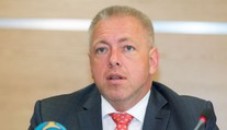 Piráti obvinili ministra Chovance: Měl opsat část bakalářky!