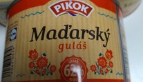 Známý obchod klamal své zákazníky. Guláš v konzervě obsahoval méně masa