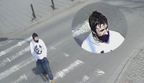 Na seniorku si počíhali u bankomatu, pak jí zloděj ukradl tašku s penězi. VIDEO
